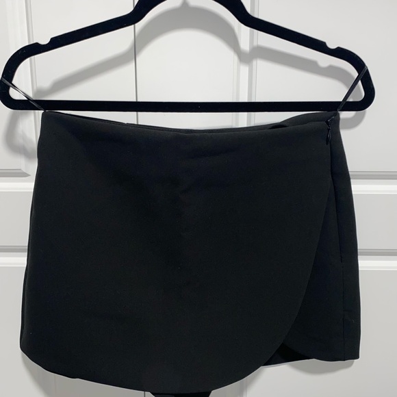 Zara Black Asymmetric Skort - Picture 2 of 6